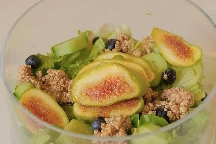 Fig Salad with Curd Cheese