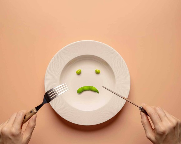 Beslenme Bozukluklarını Anlama: Belirtiler ve Risk Faktörleri